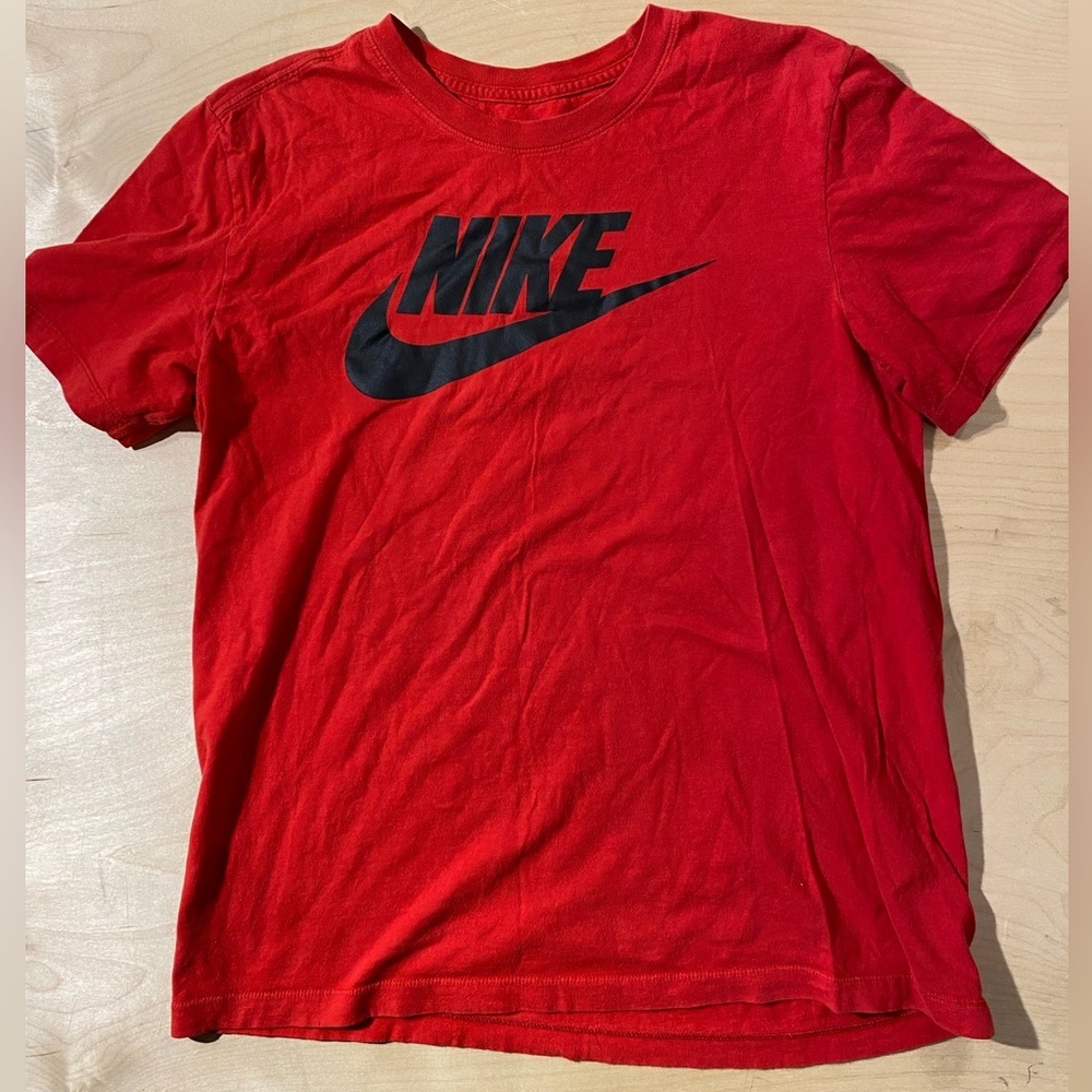Nike Vibrant Red Tee Medium (EY)